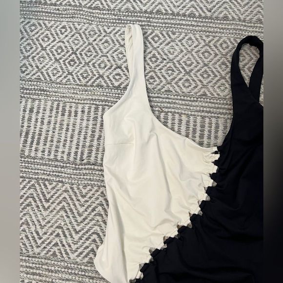 L SPACE SOLSTICE ONE PIECE SWIMSUIT - Picture 3 of 9